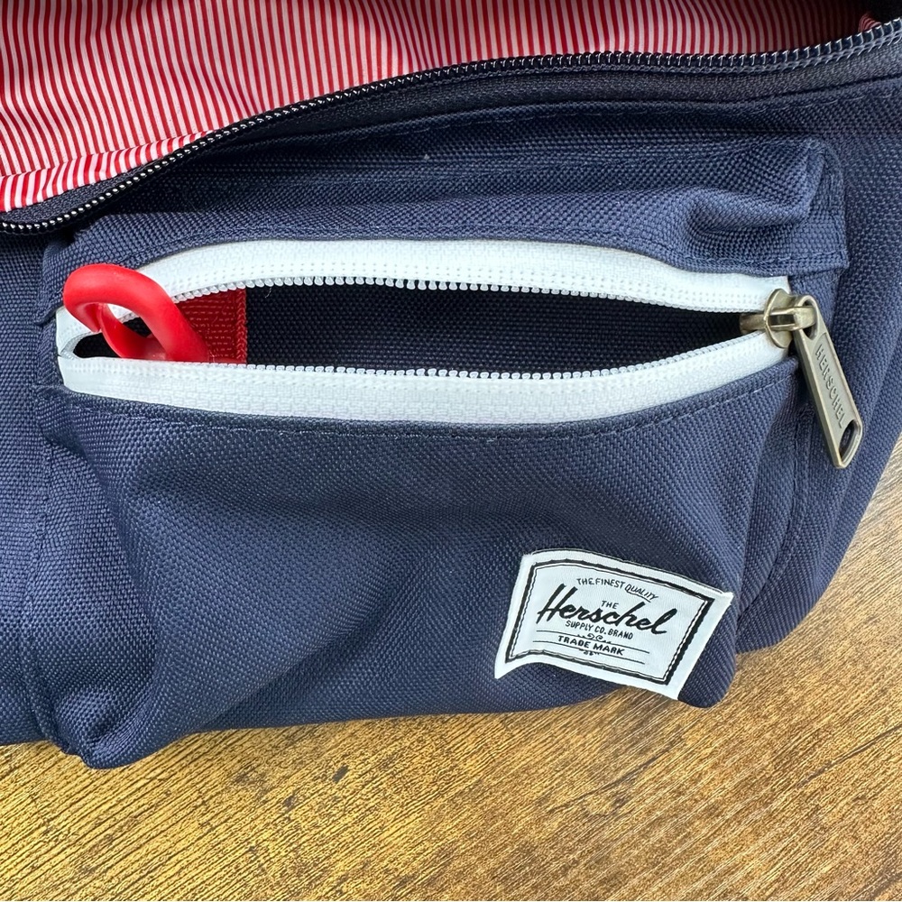 Herschel Supply Company Peacoat Navy Belt Bag NWT - Picture 8 of 15